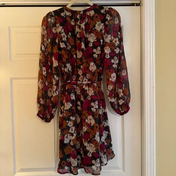 NWT Banana Republic Long-Sleeved Knee-Length Floral Dress with Tied Waist - Picture 3 of 11